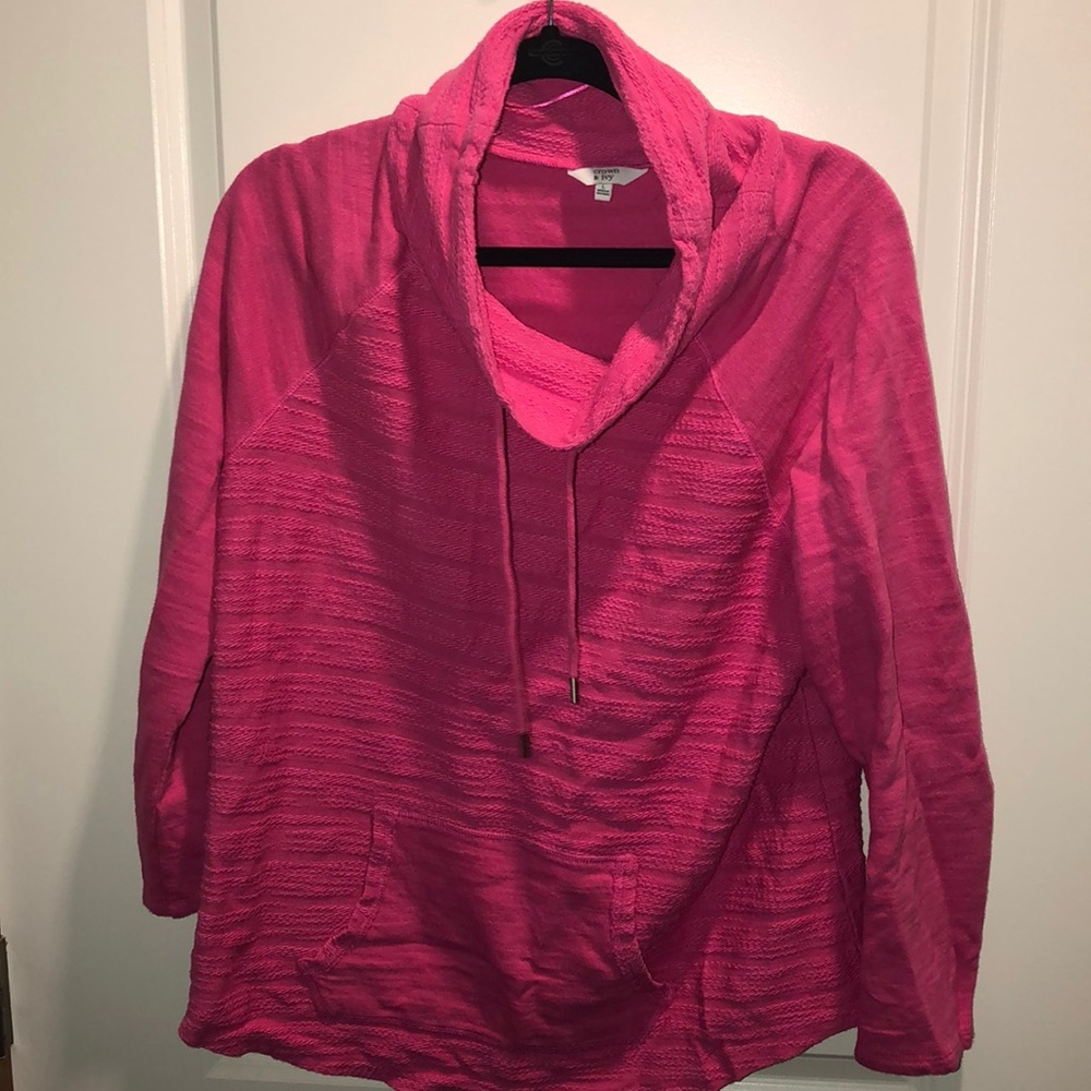 Crown and ivy pullover